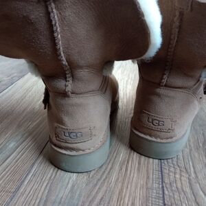 UGG Syden Chestnut Sheepskin